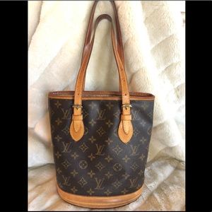 Louis Vuitton bag -  Monogram Petit Bucket 23